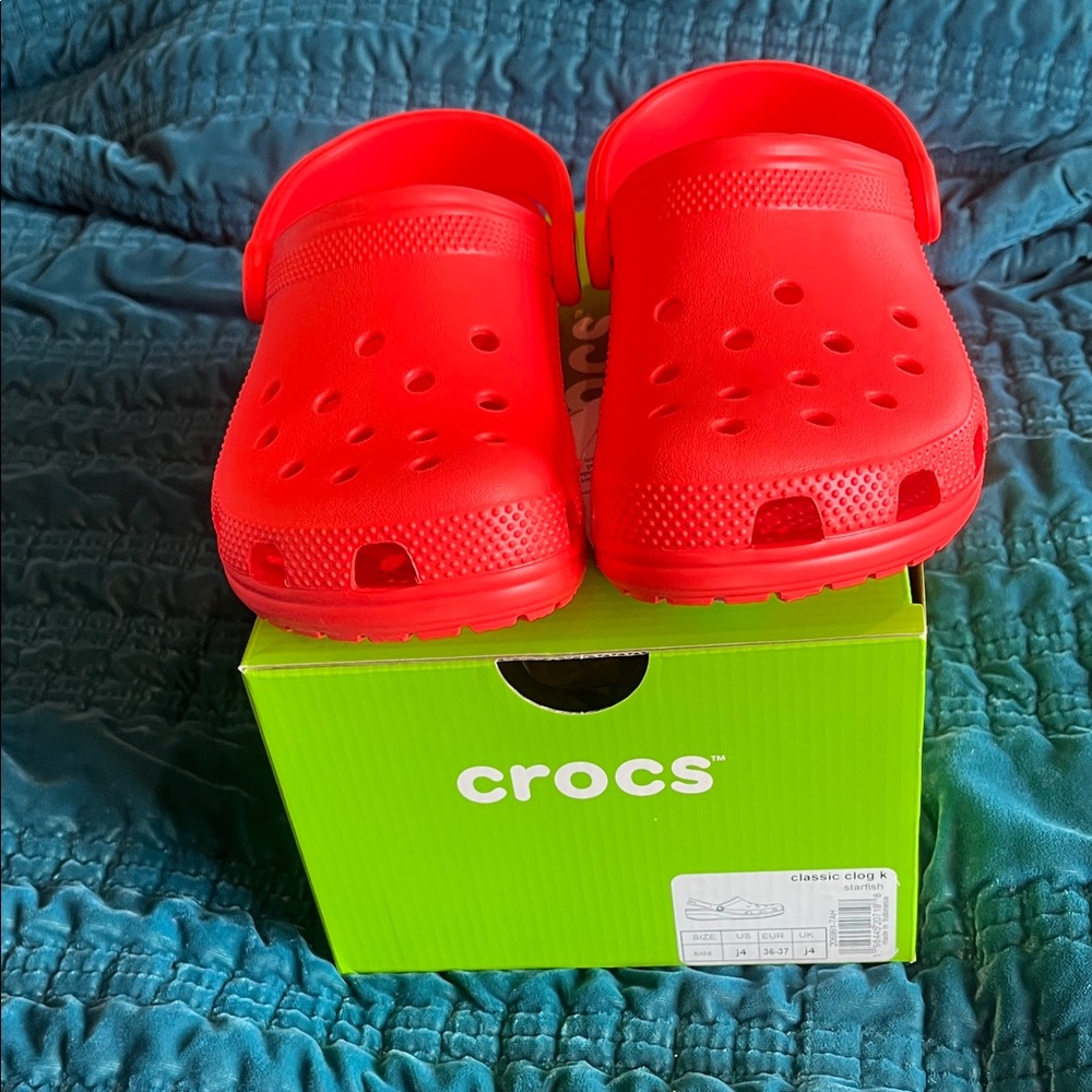 CROCS Kids Vibrant Red Water Shoes - Picture 3 of 4